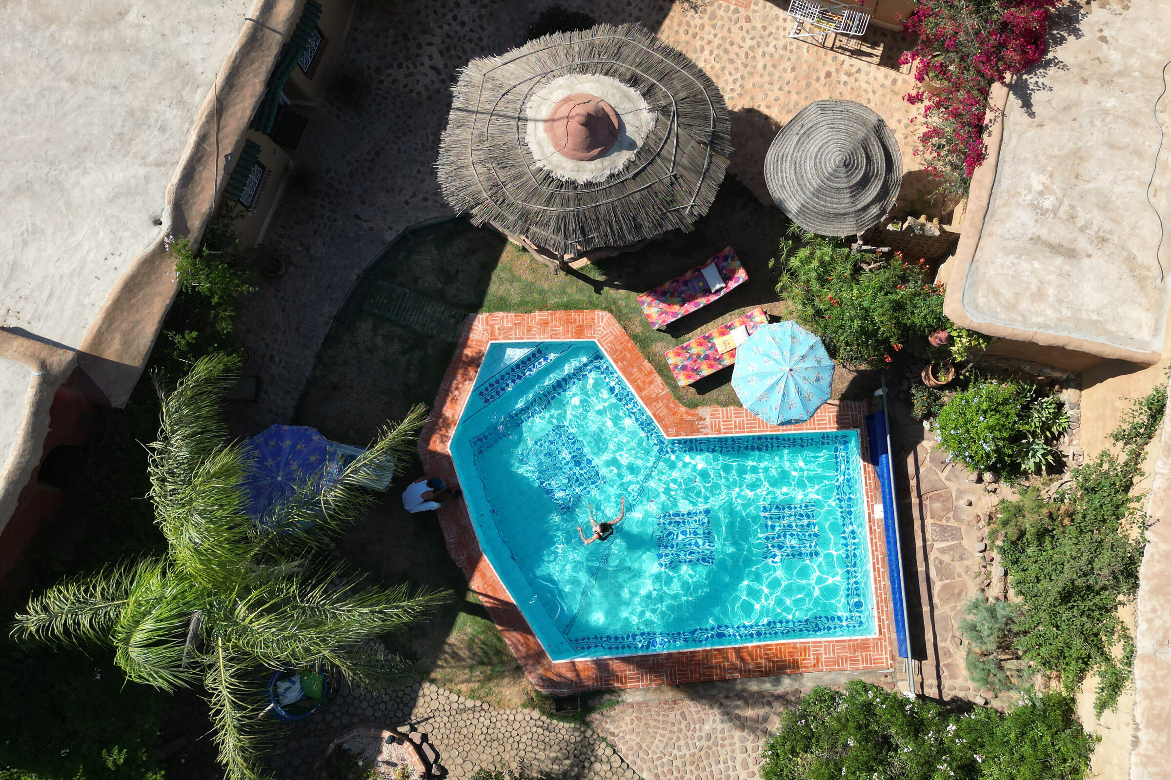 Piscine chauffée vue du ciel