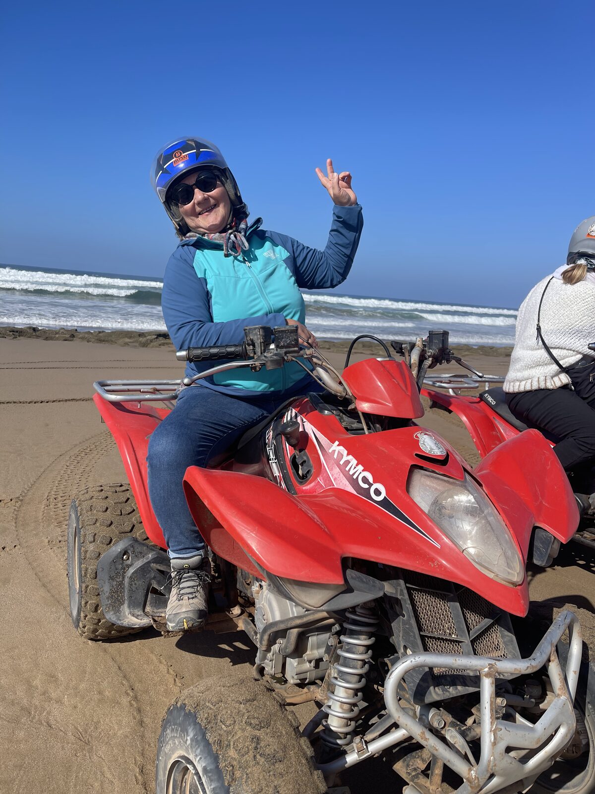 Sur le quad en bord d'océan
