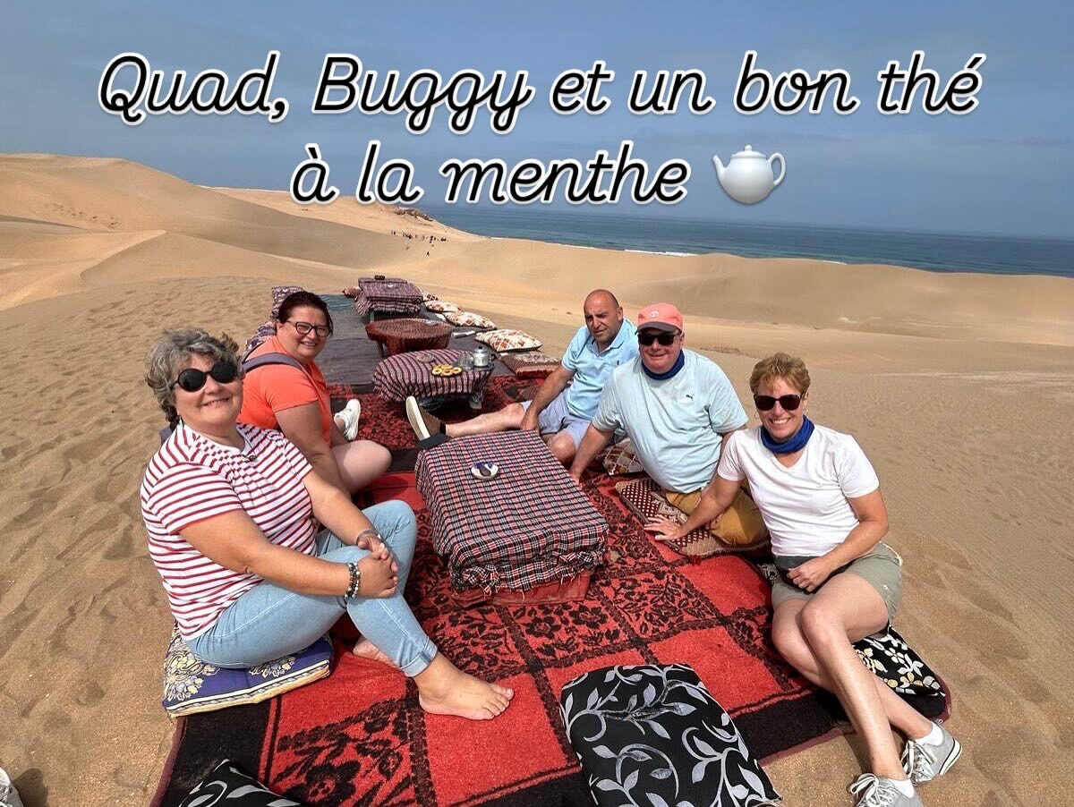 Pause thé à la menthe dans les dunes