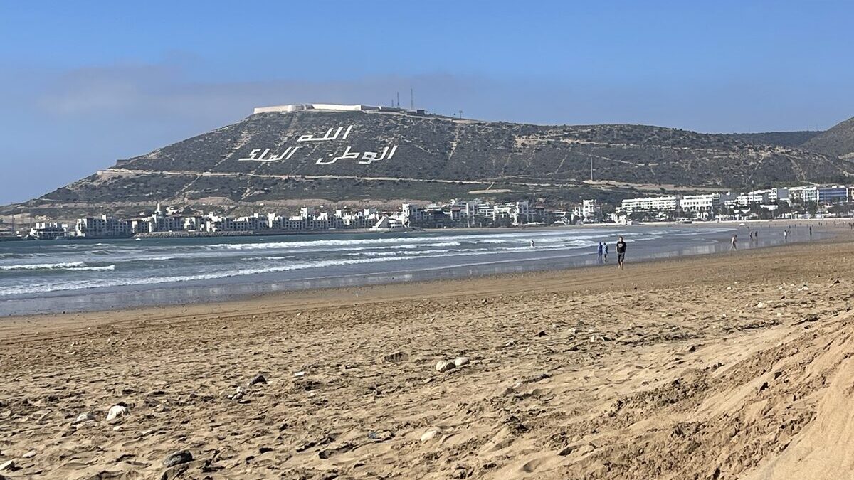 Blick auf den Strand von Agadir und die Kasbah Oufella